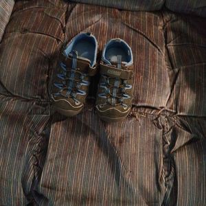 Khombu boys shoes size 9